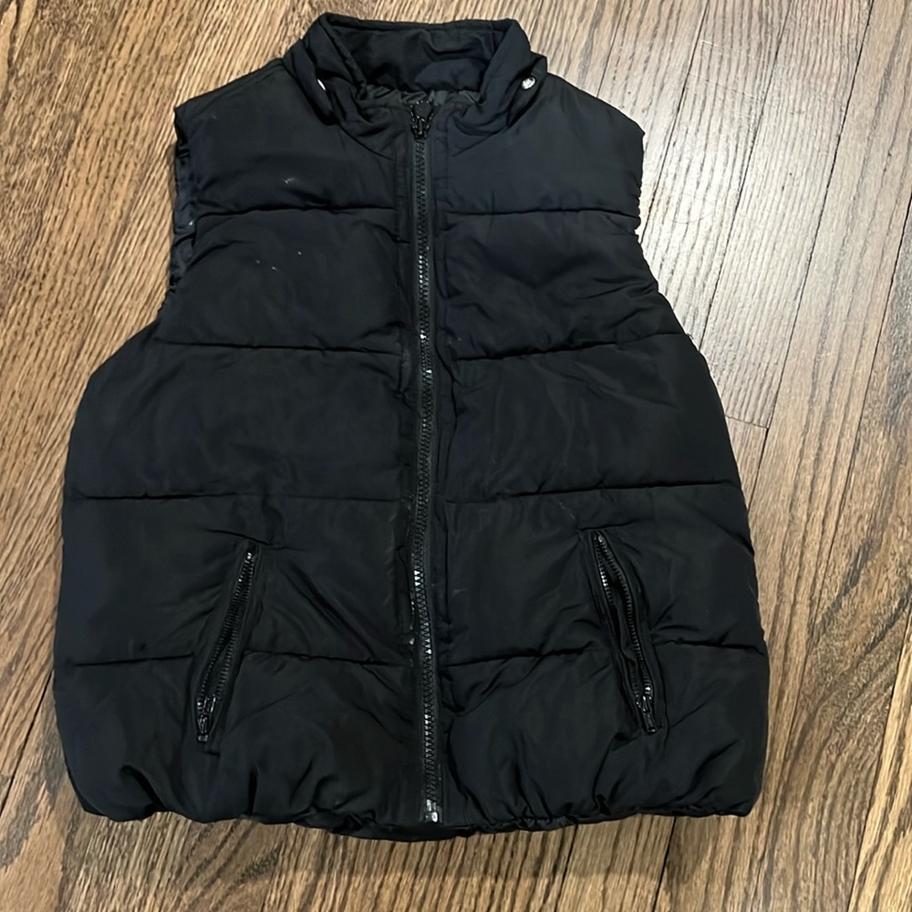 Black puffer vest- excellent condition